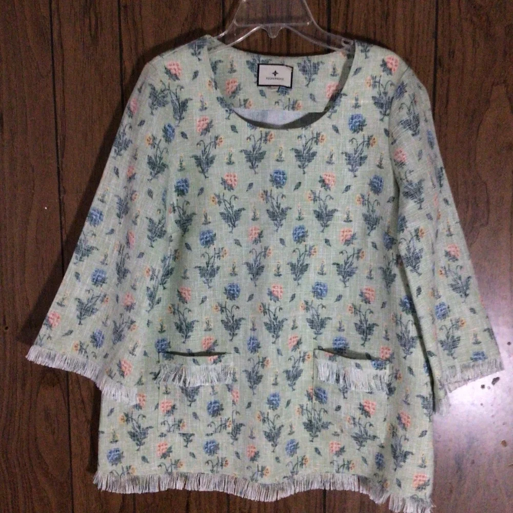 Tuckerneck Fringe and Floral top with pockets - Picture 4 of 7